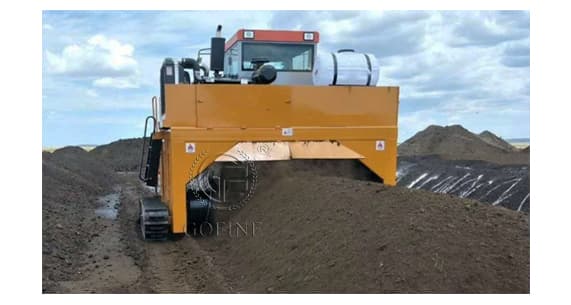 Crawler compost turner working site