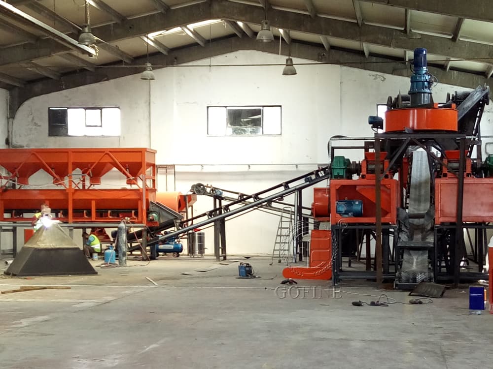 Low cost construction of a phosphate fertilizer granulation production plant