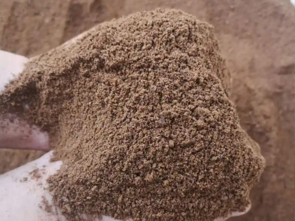 How to Choose the Right Composting Machine: Windrow Turner vs. Horizontal Fermenter